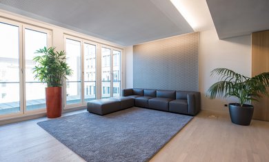 Lounge mit Cateringecke in der MeetingArea im Haus der Bayerischen Wirtschaft hbw